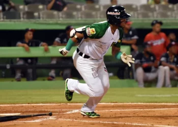 Estrellas ganan histórico partido con corredor designado ante Leones