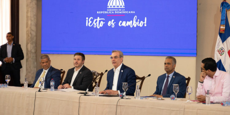 Abinader afirma Burocracia Cero reduce trámites estatales en más de 45%