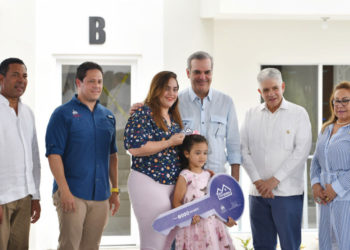 Abinader entrega obras en Santiago y piden «4 años más»