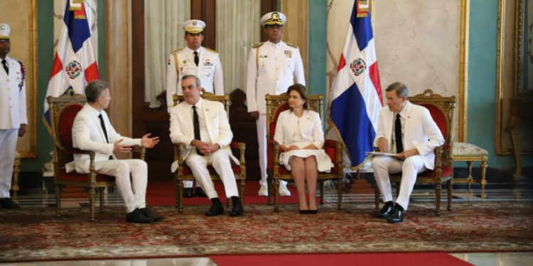 Abinader recibe en Palacio Nacional las cartas credenciales de 8 embajadores