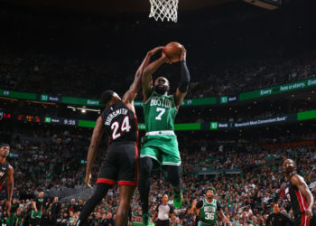 Los Celtics de Boston dominan al Heat y obligan sexto juego