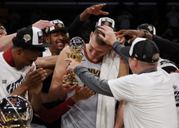 Se fueron los Lakers, Denver completa barrida y está en las Finales de la NBA