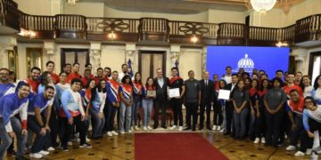 Disciplina y constancia: Las claves que permitieron a jóvenes dominicanos ganar premios de la NASA