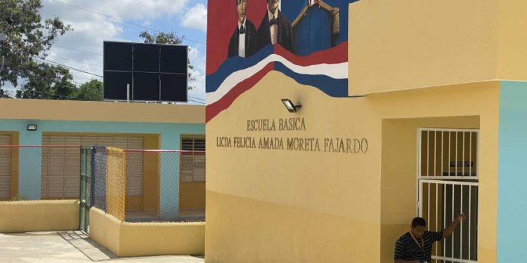 Gobierno inaugura escuela primaria Felicia Moreta Fajardo en el sector Los Guaricanos