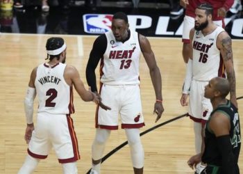 Heat aplasta 128-102 a Celtics y toma ventaja de 3-0 en la final del Este