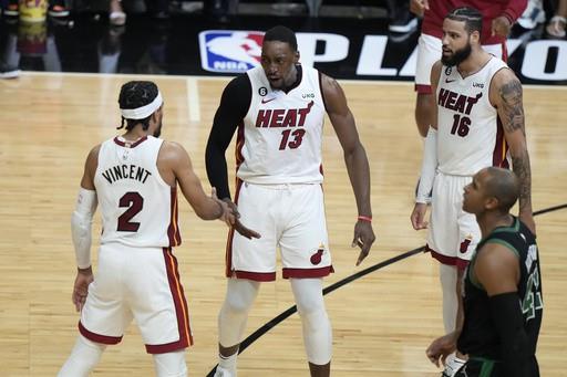 Heat aplasta 128-102 a Celtics y toma ventaja de 3-0 en la final del Este