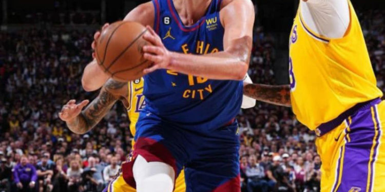 Jokic demuestra su poder ante los Lakers