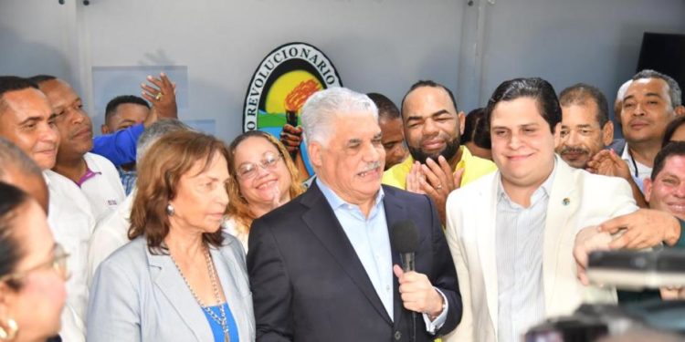 Miguel Vargas gana elecciones y seguirá como presidente del PRD