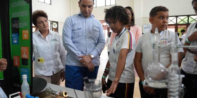 Ministerio de Energía y Minas fomenta innovaciones estudiantiles en Segunda Feria Científica 2023
