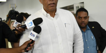 Ministro de Interior quiere más mujeres en la Policía