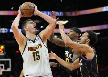 Nuggets aplastan a Suns y se instalan en la final del Oeste