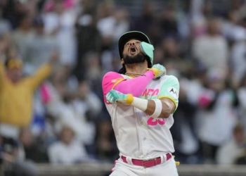 Tatis pega 2 jonrones y produce 3; Padres ganan a Dodgers