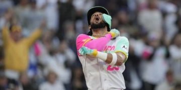 Tatis pega 2 jonrones y produce 3; Padres ganan a Dodgers