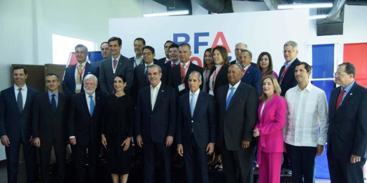 Abinader destaca importancia de infraestructuras para comercio