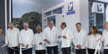 Abinader encabeza inauguración del nuevo edificio de negocios de APAP en Santiago