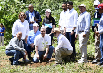 Abinader inicia plan de reforestación en Villa Altagracia