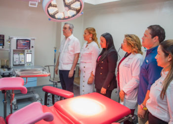 Abinader viajó a Mao para entregar hospital y puente