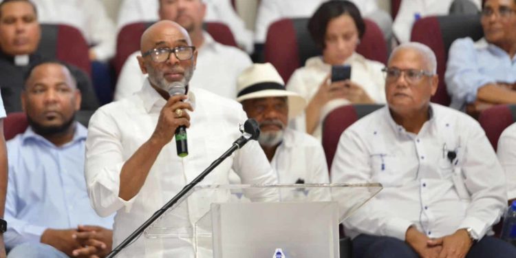 El presidente Abinader entrega el remodelado Polideportivo Eleoncio Mercedes