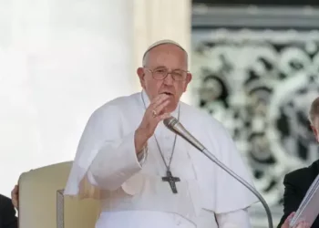 El Papa se recupera de la operación y rezará este domingo el ángelus en privado por consejo médico