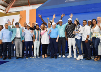 Llevan a Santiago el plan “De Vuelta al Barrio”