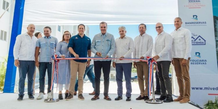 MIVED junto al Gobierno Central entrega apartamentos Plan Mi Vivienda y centro de salud en Santiago