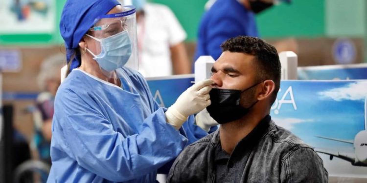 Neumólogos piden retomar uso de mascarilla ante aumento de Covid-19 y otras enfermedades respiratorias