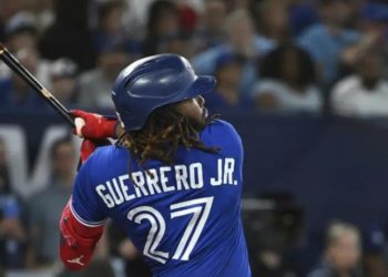 Vladdy Jr jonronea por segundo día seguido en el éxito de los Azulejos