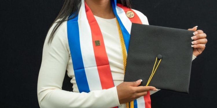 Yasiris Ortiz, la ingeniera en sistema cum laude del tenis de mesa