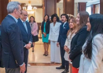 Abinader llega a Bruselas para participar en la III Cumbre UE-Celac de Jefes de Estado y de Gobierno