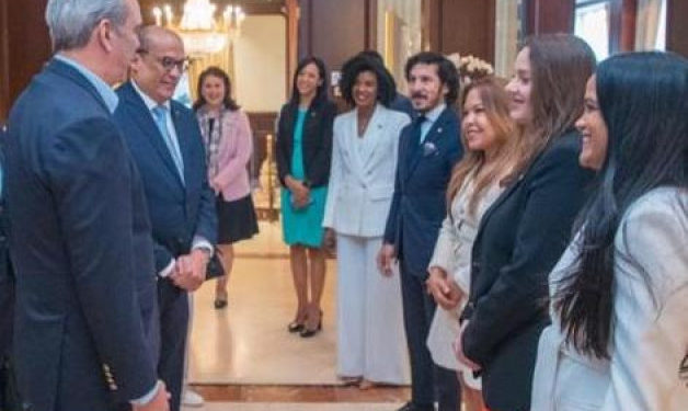 Abinader llega a Bruselas para participar en la III Cumbre UE-Celac de Jefes de Estado y de Gobierno