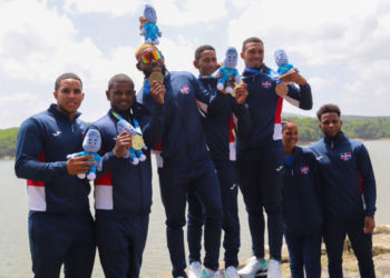 Dominicana conquista medalla de oro en kayak por equipo masculino