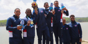 Dominicana conquista medalla de oro en kayak por equipo masculino