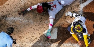 Elly De La Cruz se roba segunda, tercera y home en dos pitcheos