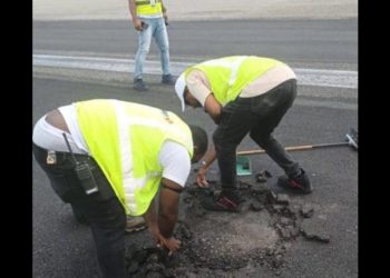 Hoyo en pista de aterrizaje provocó retraso de vuelos en AILA