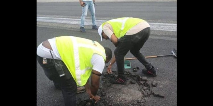 Hoyo en pista de aterrizaje provocó retraso de vuelos en AILA