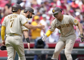 Soto, Machado y Tatis remolcan 10 carreras en triunfo de Padres 12-5 sobre los Rojos