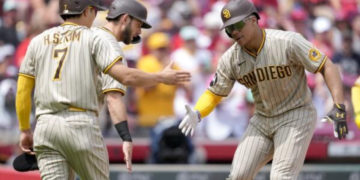 Soto, Machado y Tatis remolcan 10 carreras en triunfo de Padres 12-5 sobre los Rojos