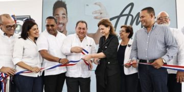 Vicepresidenta entrega remozamiento del hospital de Tenares