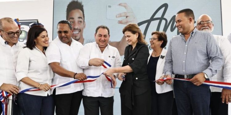 Vicepresidenta entrega remozamiento del hospital de Tenares